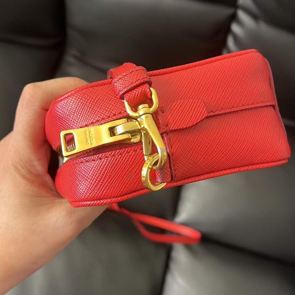 Excellent Condition Authentic Crossbody Prada Bag - image 4